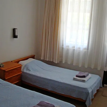 招待所 狂想曲别墅膳食公寓