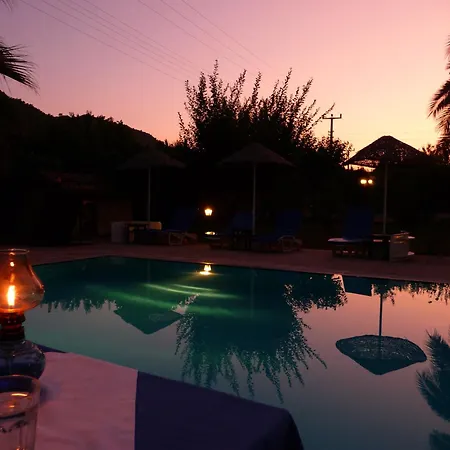 狂想曲别墅膳食公寓